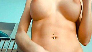 amazing curves on this webcam girl