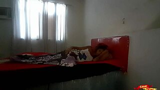 Acordei minha enteada para foder a bunda dela sem camisinha