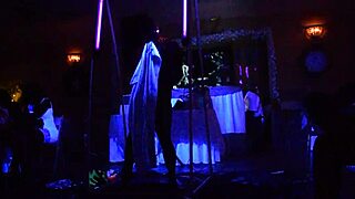 Male stripper glows for milfs in pov orgy