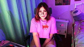 I'm masturbating on webcam as a cute redhead teen moaning so loud