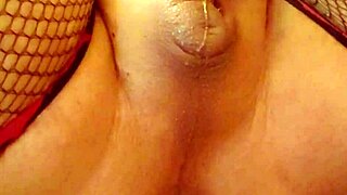 Extreme solo tranny amateur ruins anus in homemade clip