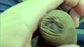 Cute twink cumming nicely in fetish session 😘