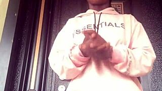 i watch this crazy bitch give advice on sexiness with her small waist