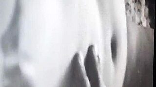 Amateur wife gives blow job in front of the mirror