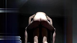 saqu� a mi amigo de la fiesta y me lo lleve a mi cama me lami� el culo y me puse en 4 me ag�ant� los gemidos para que mis pap�s no escuchen