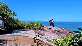 safada gives deepthroat in public to a stranger 😜