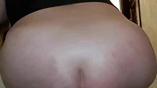 Enquanto Amigo Assiste Loira Estoura Rabo!