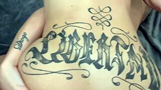 Hey, lindas ruivas, me deem prazer com essas curvas incríveis agora!