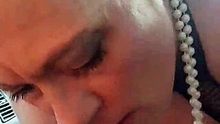 Bride-to-be Samantha gives a good blow job to her fiancé’s big dick