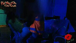 Seduciendo al repartidor de gas y termino rompiendome el culito tanto que lo disfrute.