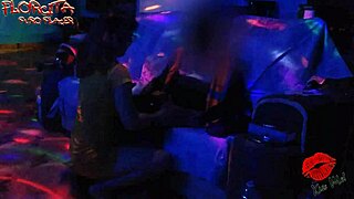 Seduciendo al repartidor de gas y termino rompiendome el culito tanto que lo disfrute.