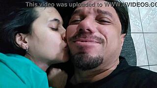 Ninfetinha novinha fode velho bluezao com pegação gostosa