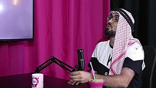 Liberal Swingers Expose Themselves in USA Teen Scene