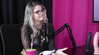 Liberal Swingers Expose Themselves in USA Teen Scene