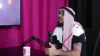 Liberal Swingers Expose Themselves in USA Teen Scene