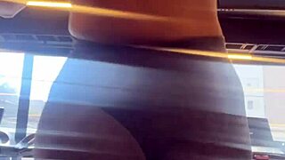 Treina na academia, caminhoneiros buzinam vendo bunda suada, tesão do cu pra buceta molhada!