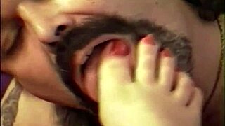 Foot worship and hot intercourse with an amateur wife who squirts