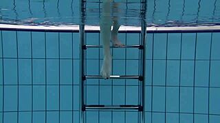 Andrejka Performs Astonishing Underwater Moves