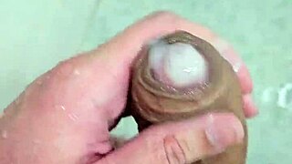 Man, I’m just batendo punheta no banho, ya know, getting off in the shower like crazy!