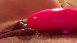 Watch that latina pussy squirt!