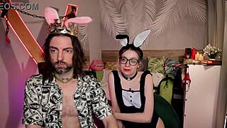 Our cute streams feature beautiful blue-eyed babes with small waists.