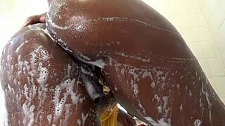 Nilou Achtland肥臀淋浴塞假屌猛戳