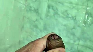 batendo punheta no banho, can't stop jerking off thinking of my cute neighbor