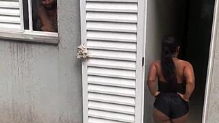 Fodendo a Mini Buceta da Anãzinha do Mau no Motel Quente