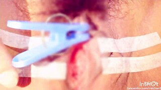 Amateur girlfriend gives blow job with a twist