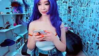 This Curvy Japanese Chick Amazes on Webcam!