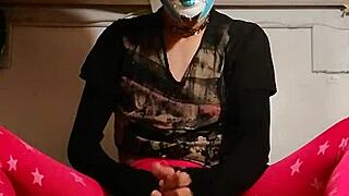 Ladyboy Reitet Das Erste Mal Einen Dildo in Solo Action