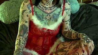 A solo session of self pleasure from a mature and amateur woman