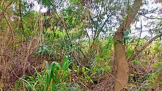 Encontrei o moleque fumando no mato dei o cu gostoso pra ele