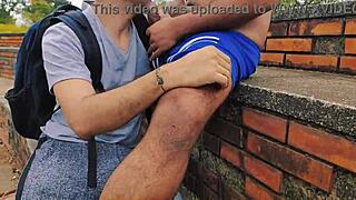 Encontrei o moleque fumando no mato dei o cu gostoso pra ele