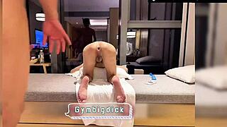 哟，帅气亚洲男同性恋情侣无套后入很热！🔥