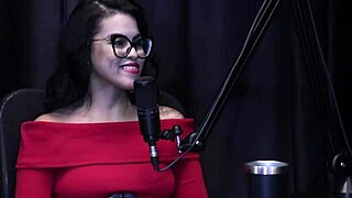 Começou with Sensual Photos, Spilled Secrets, and Got Naughty in Public.