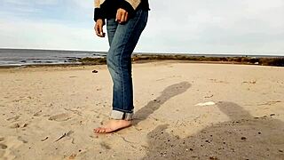 Walk on the beach ends with an insertion in the cock brunette big ass busty big cock man in underwear