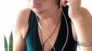 Alternative MILF teaches German in a porn video
