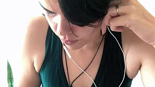 Alternative MILF teaches German in a porn video