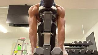 work out strong biceps and back for lifting tricks outdoors