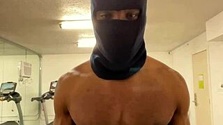 work out strong biceps and back for lifting tricks outdoors