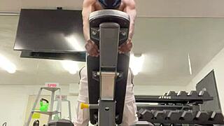 work out strong biceps and back for lifting tricks outdoors