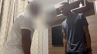 pegou a gente no flagra, sabe que sou putinha, relaxa e vem me comer também