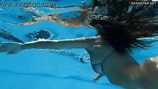 大奶美女安吉莉卡·哈特惊艳表演