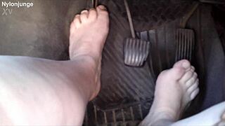 Beautiful comic book loving chubby girlfriend enjoys sex in the car
