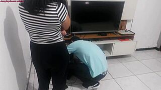 Housewife seduces technician for a steamy lingerie show