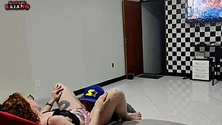 Novinha surprise her boyfriend with playful, sexy act