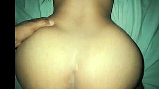 Amateur wife's deepthroat skills go viral
