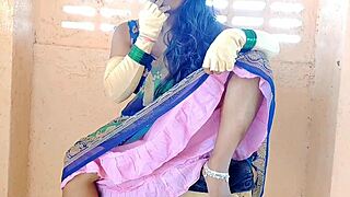 पडोसन कि ठरकी आंटी कि पडोसी के साथ मजेदार चुदाई