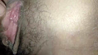 想过操一个漂亮成熟女士的剃毛小穴吗？